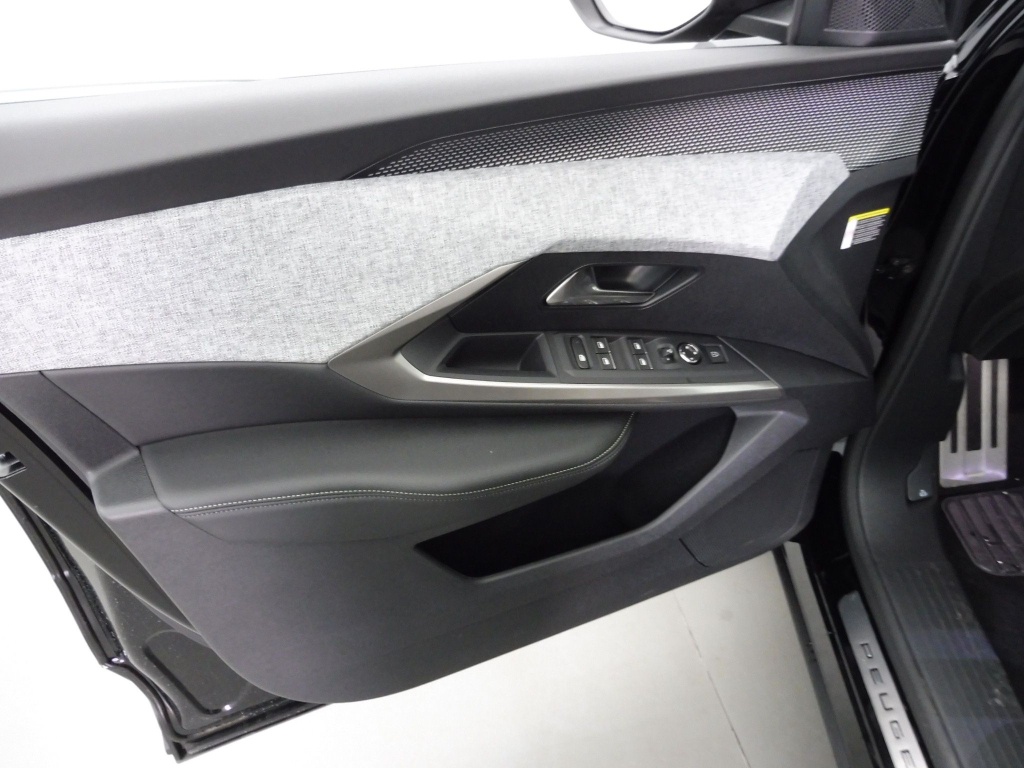 PEUGEOT 3008 1.2 HYBRID 136CH GT E-DCS6 - ref: 69982 - Photo 17