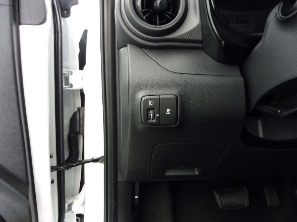 HYUNDAI i10 1.0 63CH ECO INTUITIVE PACK BVR - ref: 70024 - Photo 8