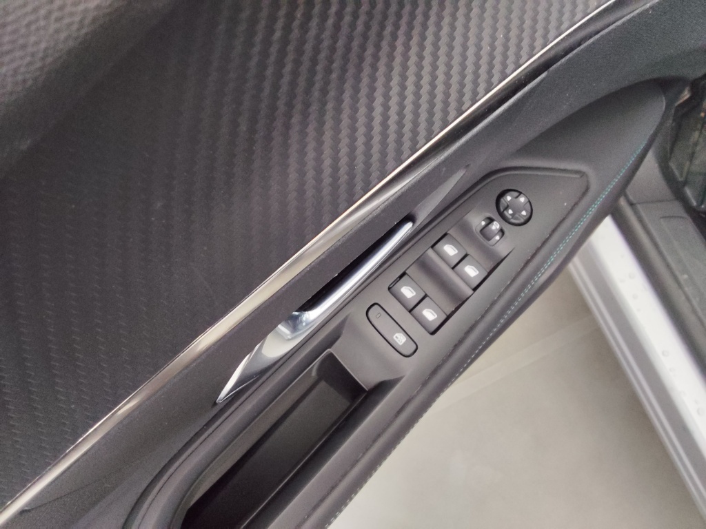 PEUGEOT 3008 HYBRID 136CH ALLURE PACK E-DCS6 - ref: 70513 - Photo 18