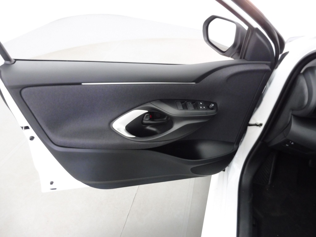 TOYOTA YARIS 116H DYNAMIC 5P MC24 - ref: 70665 - Photo 18