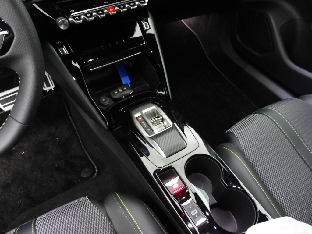 PEUGEOT 2008 1.2 HYBRID 136CH GT E-DCS6 - ref: 70920 - Photo 12