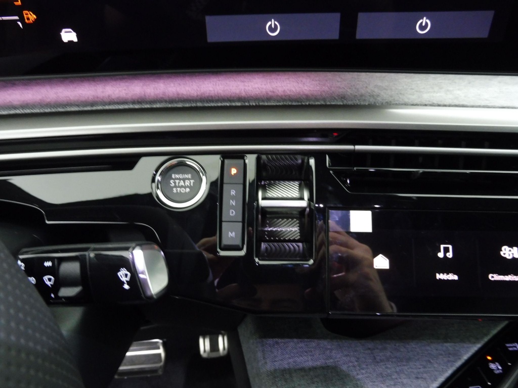 PEUGEOT 3008 1.2 HYBRID 145CH GT E-DCS6 - ref: 72313 - Photo 14