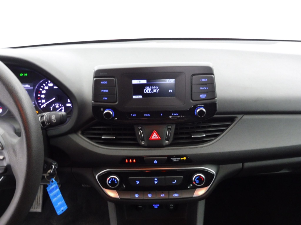 HYUNDAI i30 1.5 DPI 110 CH - ref: 73291 - Photo 11