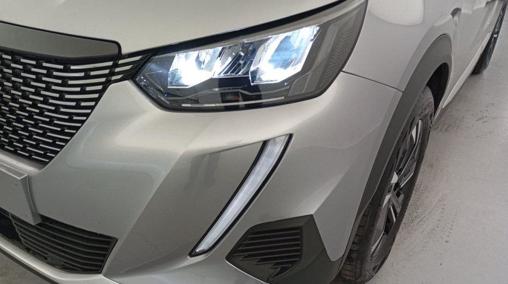 PEUGEOT 2008 PureTech 100 S S BVM6 Allure Pack - ref: 1-317868 - Photo 19