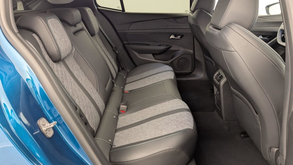 PEUGEOT 408 PureTech 130 ch S S EAT8 Allure - ref: 1-318078 - Photo 10