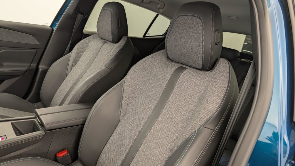 PEUGEOT 408 PureTech 130 ch S S EAT8 Allure - ref: 1-318078 - Photo 16