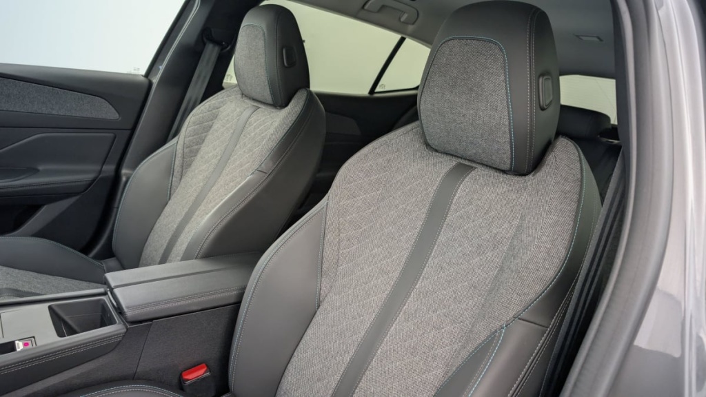 PEUGEOT 408 PureTech 130 ch S S EAT8 Allure - ref: 1-320447 - Photo 14