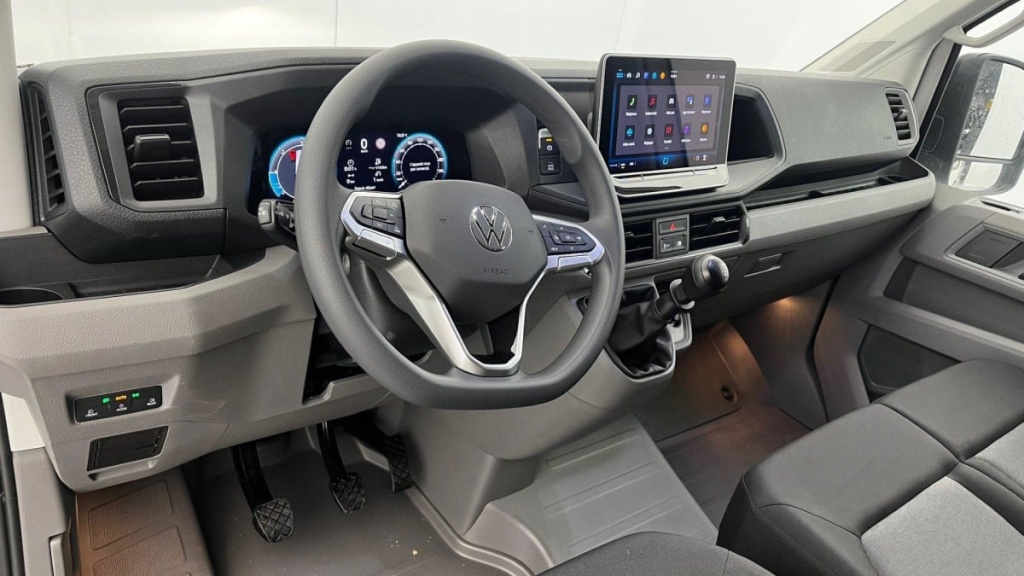 VOLKSWAGEN Crafter 35 L3H3 2.0 TDI 140 CH BUSINESS - ref: 1-320806 - Photo 11