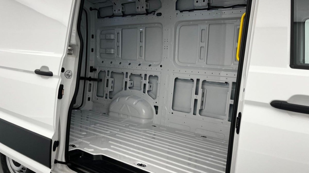 VOLKSWAGEN Crafter 35 L3H3 2.0 TDI 140 CH BUSINESS - ref: 1-320806 - Photo 8