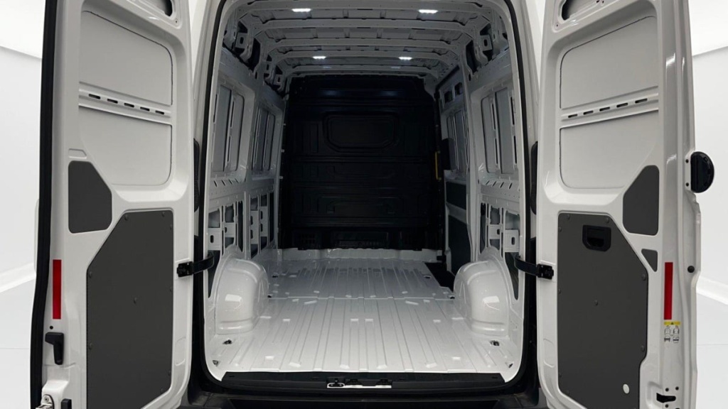 VOLKSWAGEN Crafter 35 L3H3 2.0 TDI 140 CH BUSINESS - ref: 1-320806 - Photo 9