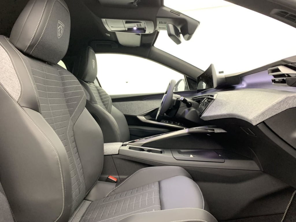 PEUGEOT 5008 Hybrid 145 e-DCS6 GT - ref: 1-324884 - Photo 10