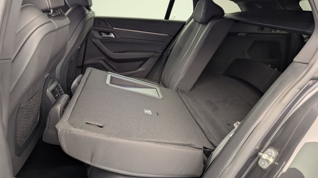 PEUGEOT 508 SW PureTech 130 ch S S EAT8 Allure Pack - ref: 1-330031 - Photo 12