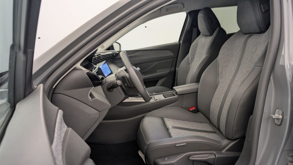 PEUGEOT 408 PureTech 130 ch S S EAT8 Allure - ref: 1-330044 - Photo 14