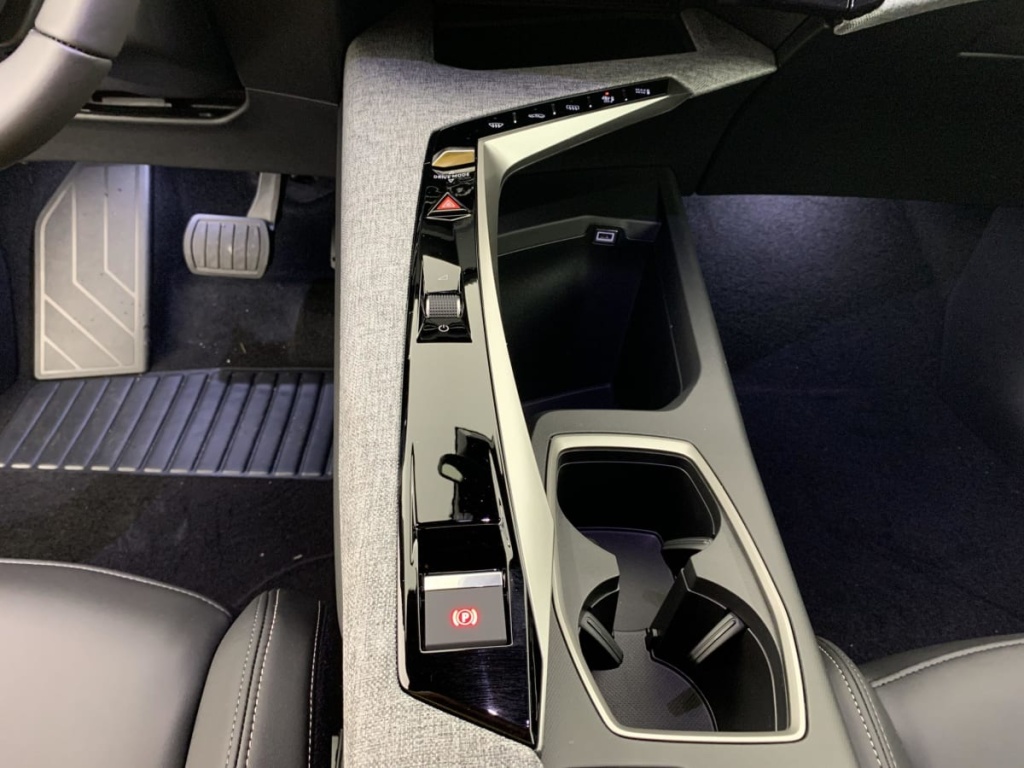 PEUGEOT 3008 Hybrid 145 e-DCS6 Allure - ref: 1-330147 - Photo 18