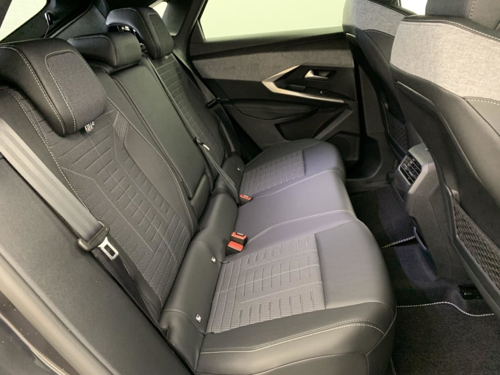 PEUGEOT 3008 Hybrid 145 e-DCS6 GT - ref: 1-330235 - Photo 10