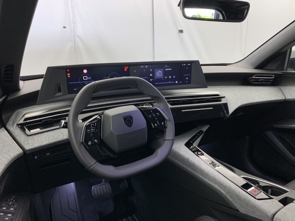 PEUGEOT 5008 Hybrid 145 e-DCS6 Allure - ref: 1-330339 - Photo 15