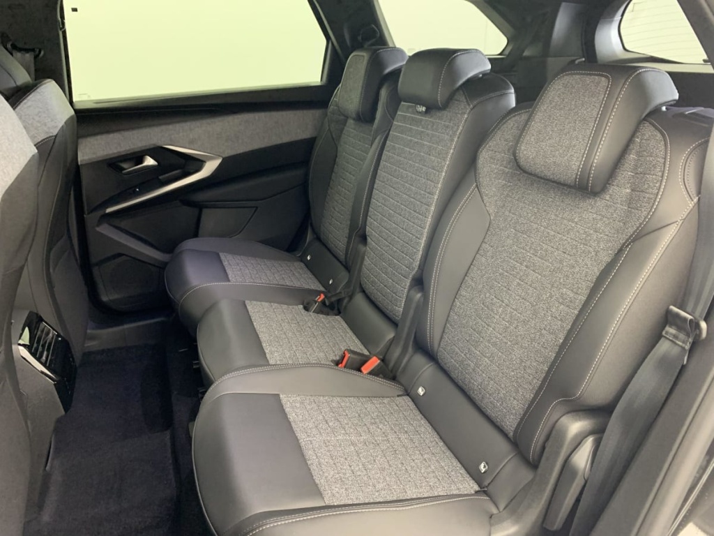 PEUGEOT 5008 Hybrid 145 e-DCS6 Allure - ref: 1-330339 - Photo 19