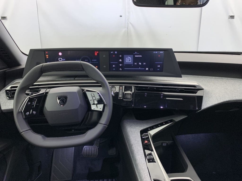 PEUGEOT 5008 Hybrid 145 e-DCS6 Allure - ref: 1-330345 - Photo 14