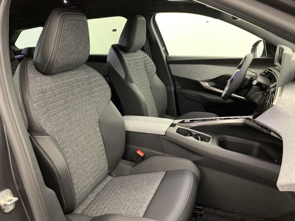 PEUGEOT 5008 Hybrid 145 e-DCS6 Allure - ref: 1-330345 - Photo 9