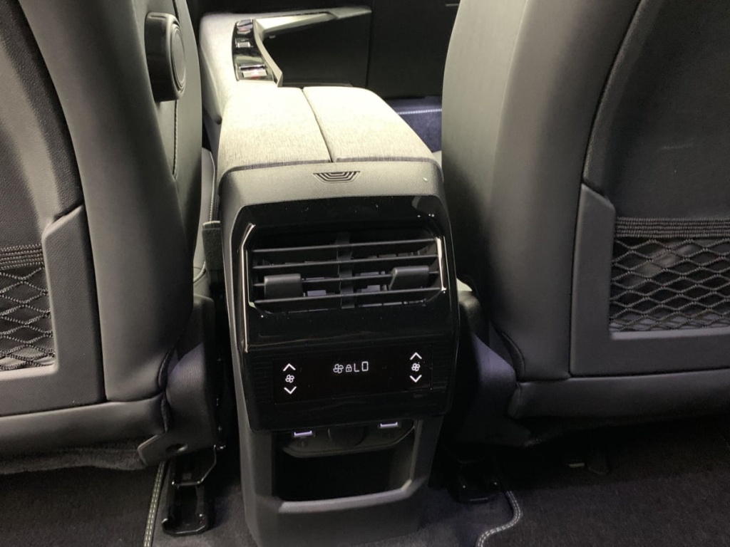 PEUGEOT 5008 Hybrid 145 e-DCS6 GT - ref: 1-330402 - Photo 17