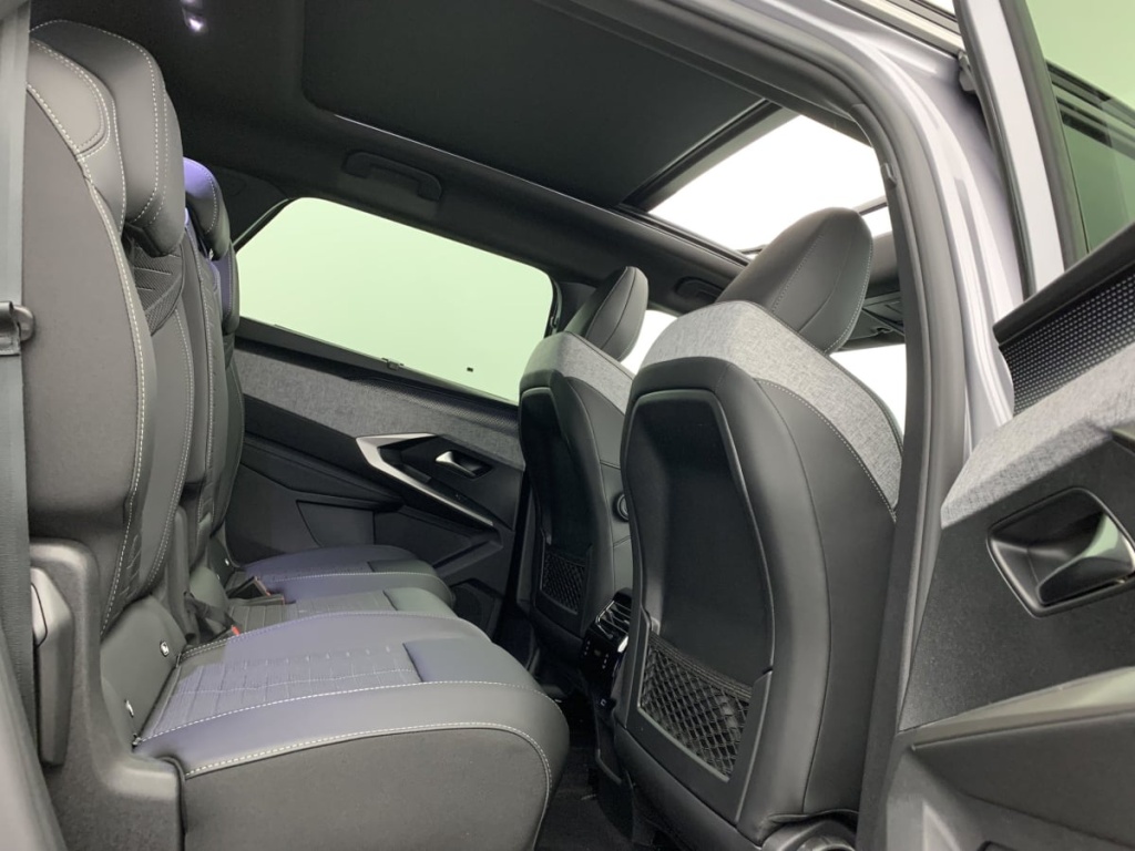PEUGEOT 5008 Hybrid 145 e-DCS6 GT - ref: 1-330426 - Photo 10
