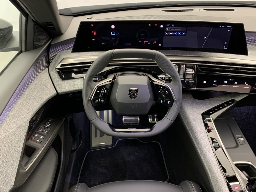 PEUGEOT 5008 Hybrid 145 e-DCS6 GT - ref: 1-330426 - Photo 13