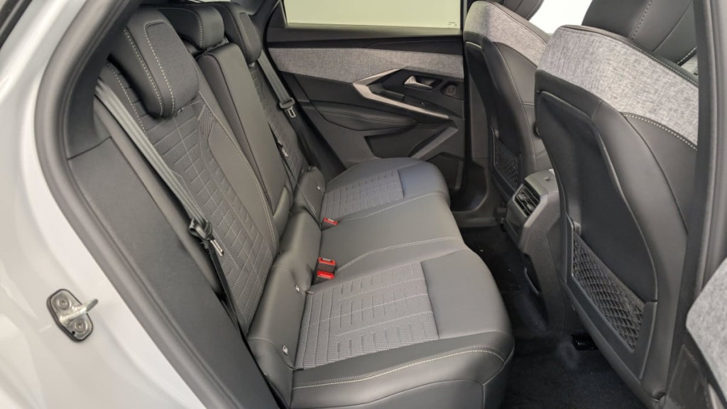 PEUGEOT 3008 Hybrid 145 e-DCS6 GT - ref: 1-333091 - Photo 10