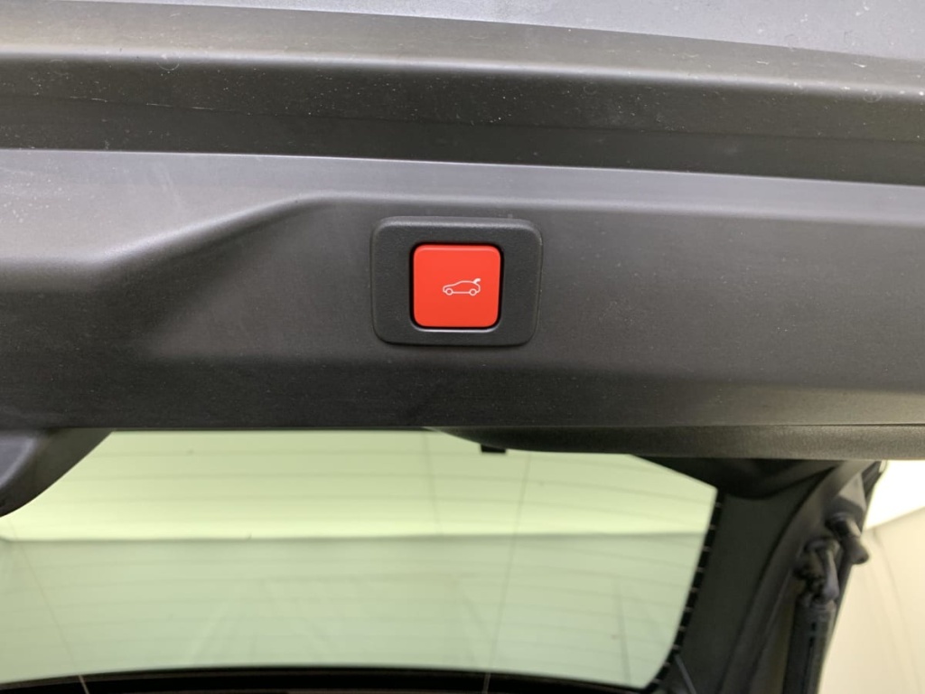 PEUGEOT 3008 Hybrid 145 e-DCS6 GT - ref: 1-333092 - Photo 17