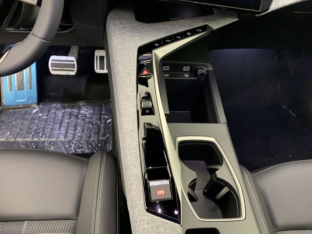 PEUGEOT 3008 Hybrid 145 e-DCS6 GT - ref: 1-333098 - Photo 20