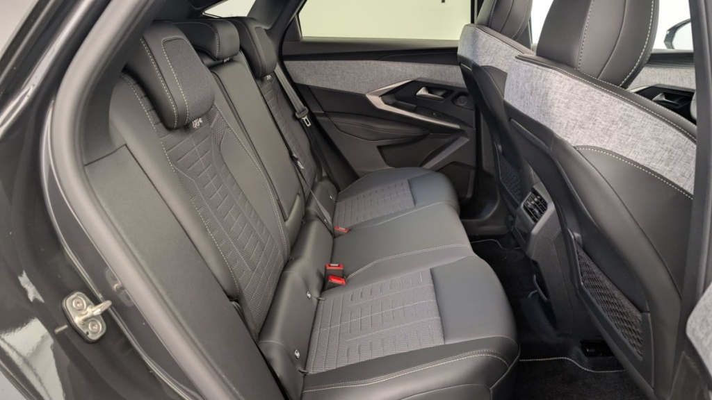 PEUGEOT 3008 Hybrid 145 e-DCS6 GT - ref: 1-333109 - Photo 10