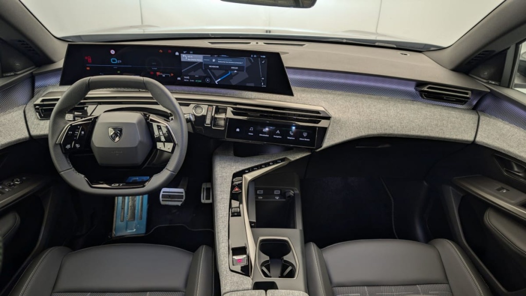 PEUGEOT 3008 Hybrid 145 e-DCS6 GT - ref: 1-333229 - Photo 11