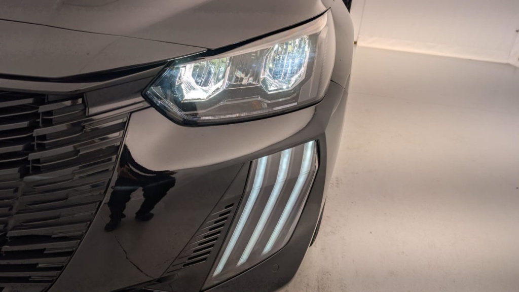 PEUGEOT 208 Hybrid 100 e-DCS6 Allure - ref: 1-334455 - Photo 20