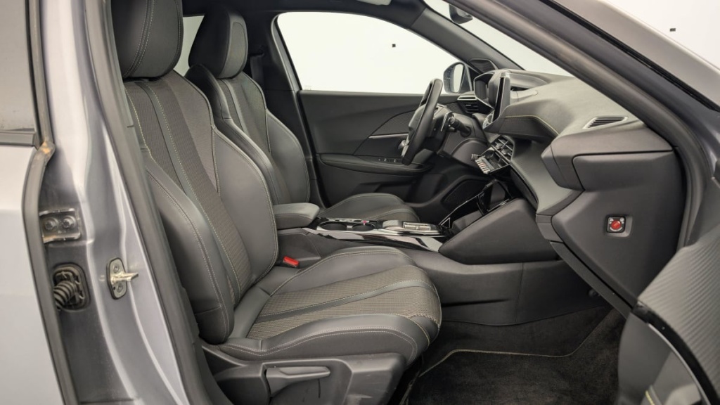 PEUGEOT 2008 PureTech 130 S S EAT8 GT - ref: 1-334562 - Photo 7