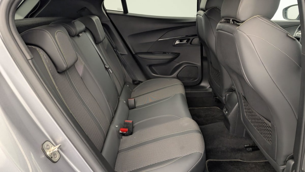 PEUGEOT 2008 PureTech 130 S S EAT8 GT - ref: 1-334562 - Photo 8