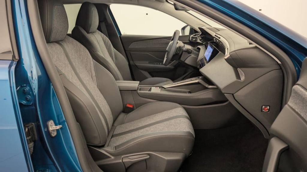 PEUGEOT 408 Hybrid 136 e-DCS6 Allure - ref: 1-334627 - Photo 7