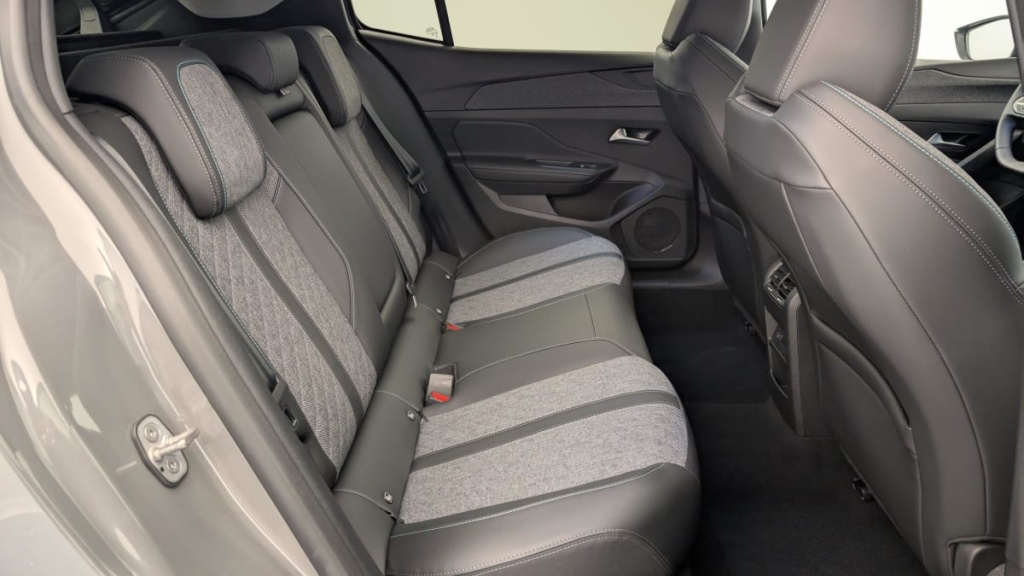 PEUGEOT 408 Hybrid 136 e-DCS6 Allure - ref: 1-334635 - Photo 10