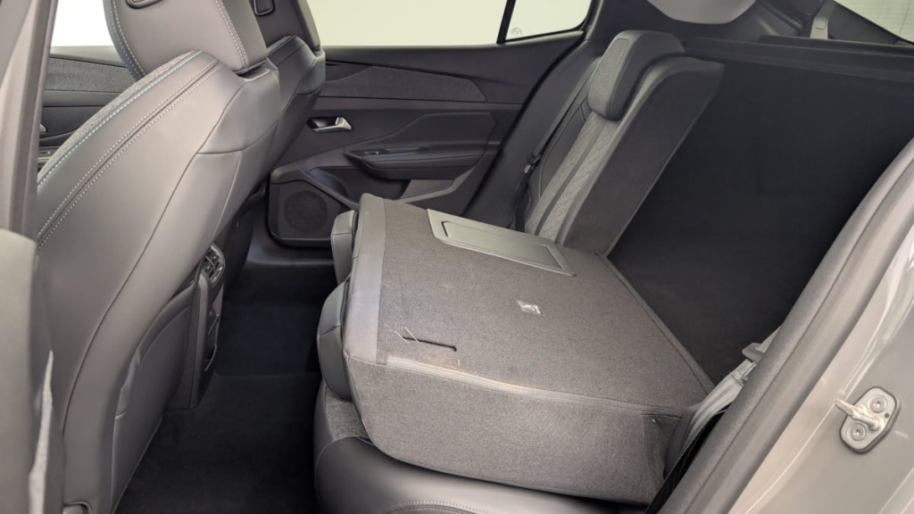 PEUGEOT 408 Hybrid 136 e-DCS6 Allure - ref: 1-334635 - Photo 12