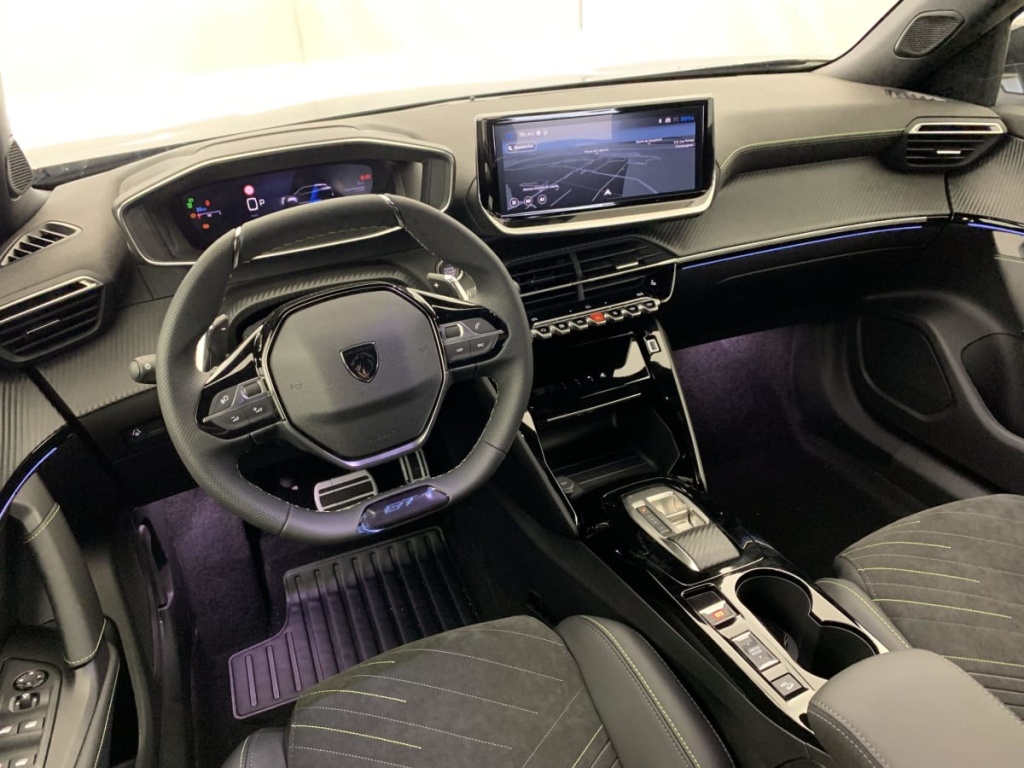 PEUGEOT 2008 Hybrid 145 e-DCS6 GT - ref: 1-337290 - Photo 13