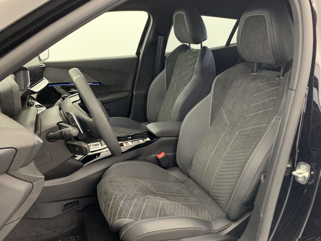 PEUGEOT 2008 Hybrid 145 e-DCS6 GT - ref: 1-337290 - Photo 18