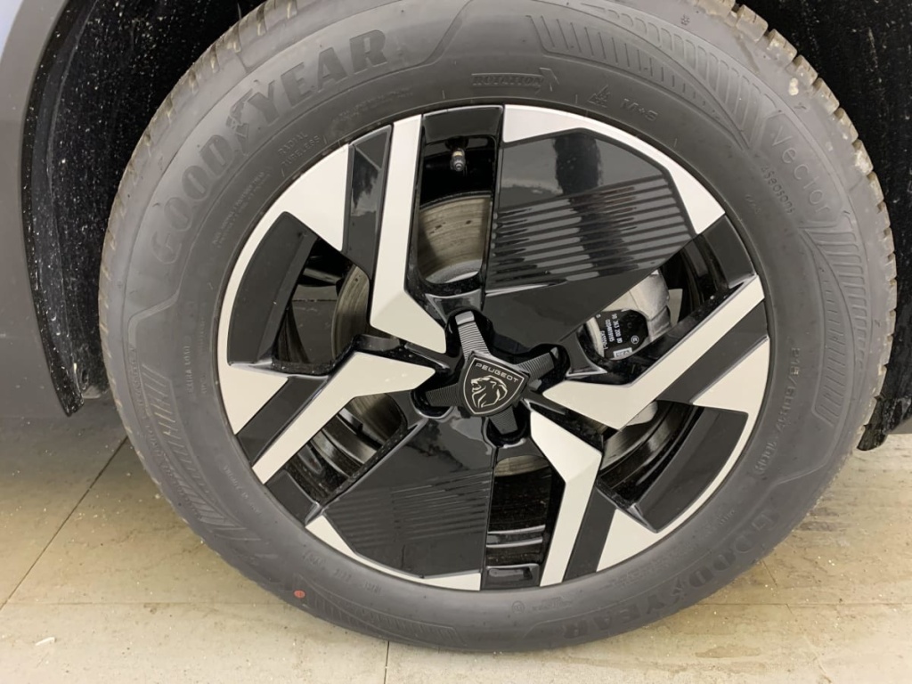 PEUGEOT 2008 Hybrid 145 e-DCS6 GT - ref: 1-337291 - Photo 14