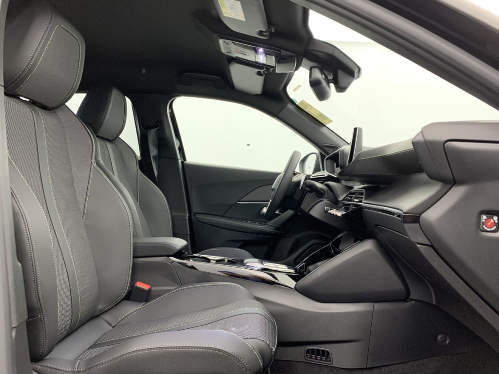PEUGEOT 2008 Hybrid 145 e-DCS6 GT - ref: 1-337291 - Photo 9