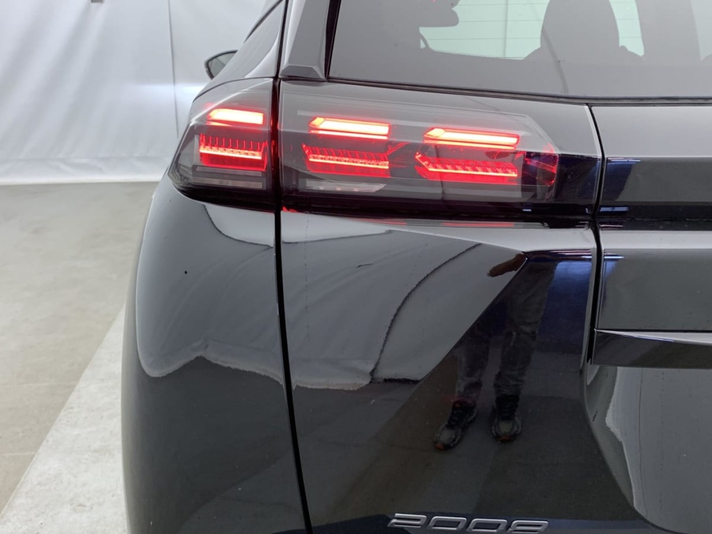 PEUGEOT 2008 Hybrid 145 e-DCS6 GT - ref: 1-337293 - Photo 18