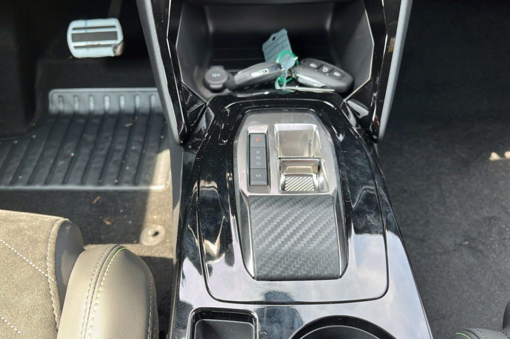 PEUGEOT 2008 Hybrid 145 e-DCS6 GT - ref: 1-337296 - Photo 16