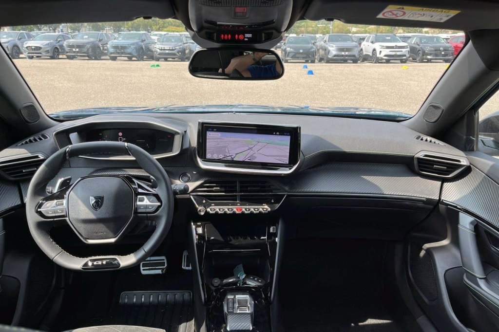 PEUGEOT 2008 Hybrid 145 e-DCS6 GT - ref: 1-337298 - Photo 12