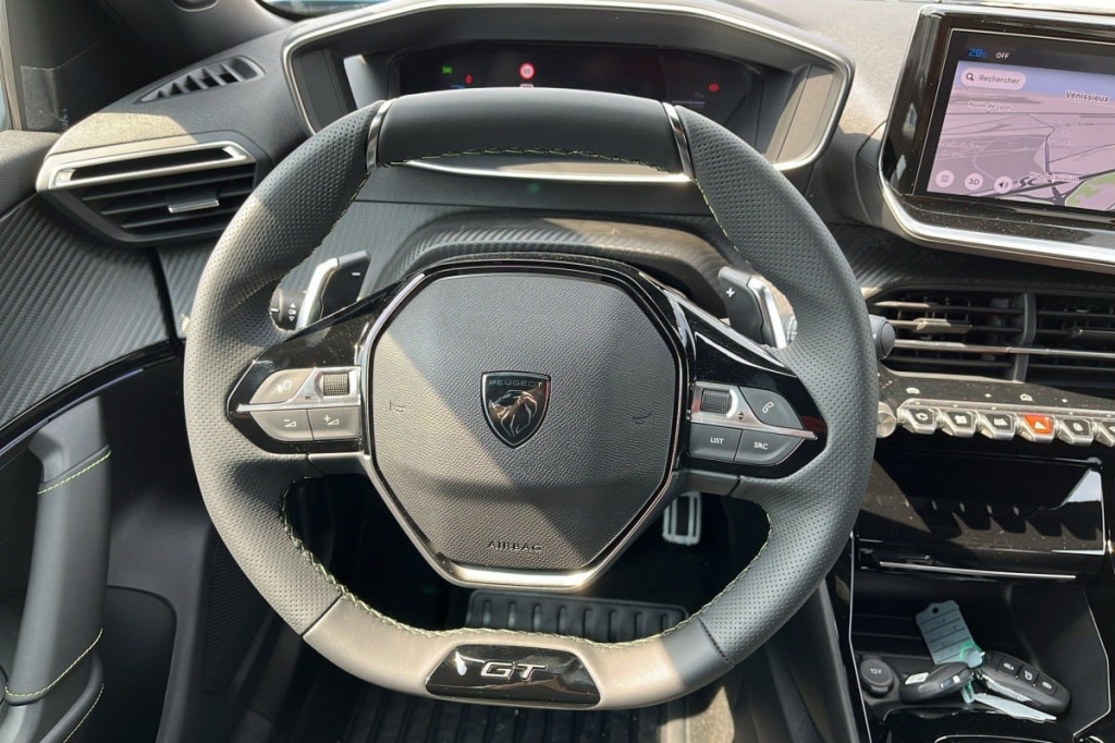 PEUGEOT 2008 Hybrid 145 e-DCS6 GT - ref: 1-337299 - Photo 14