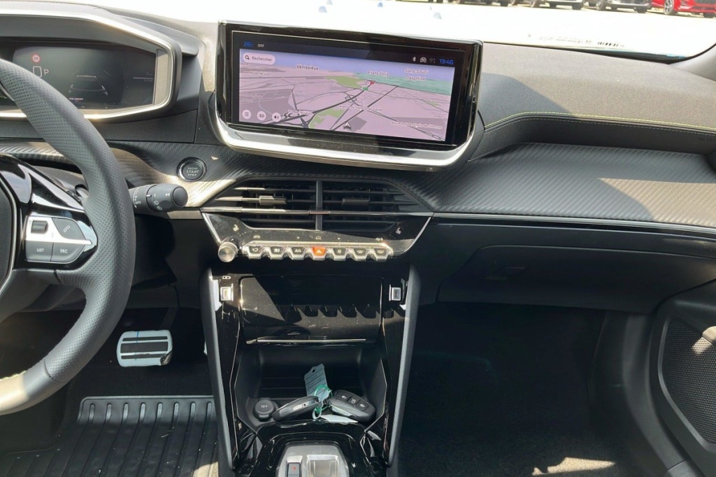 PEUGEOT 2008 Hybrid 145 e-DCS6 GT - ref: 1-337300 - Photo 17