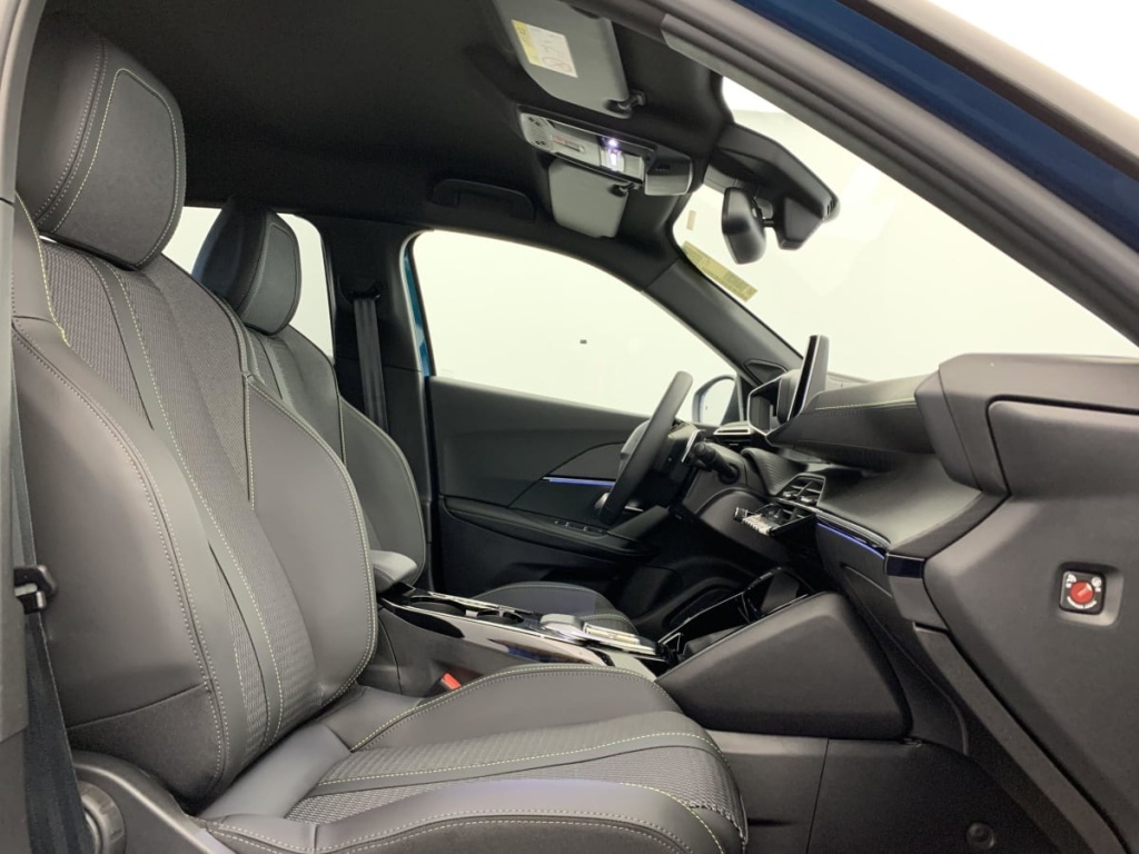 PEUGEOT 2008 Hybrid 145 e-DCS6 GT - ref: 1-337303 - Photo 9