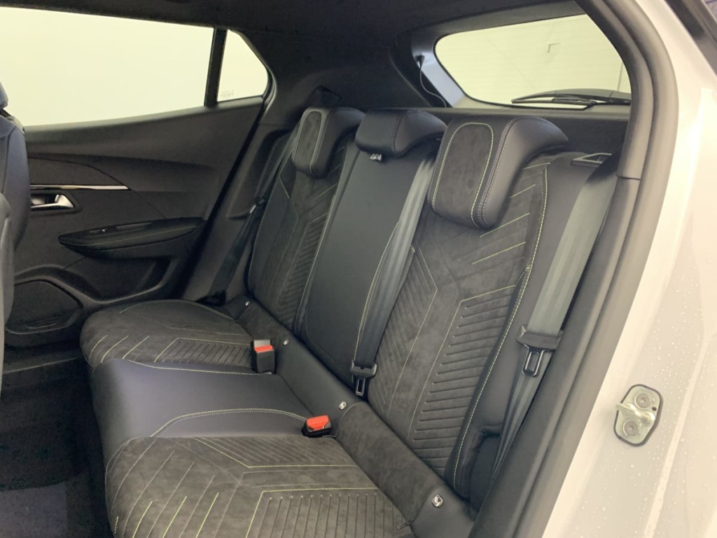 PEUGEOT 2008 Hybrid 145 e-DCS6 GT - ref: 1-337306 - Photo 19