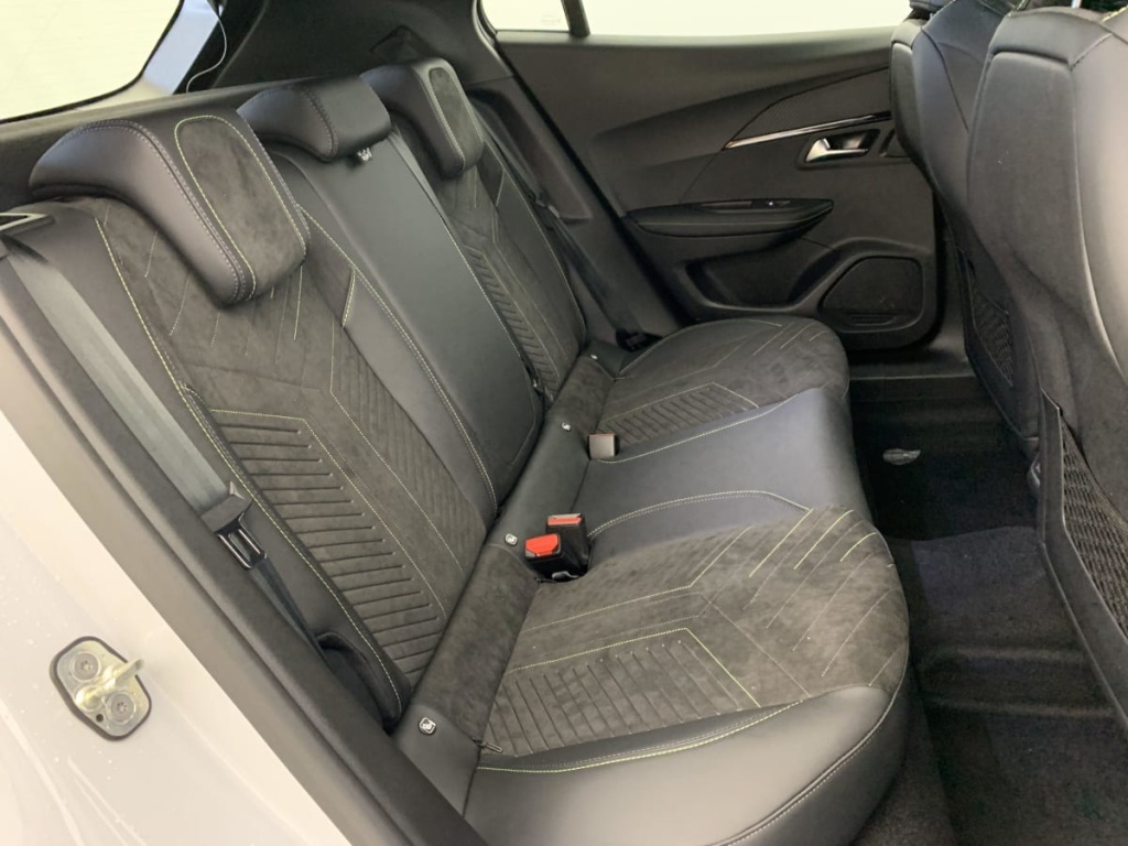 PEUGEOT 2008 Hybrid 145 e-DCS6 GT - ref: 1-337309 - Photo 10