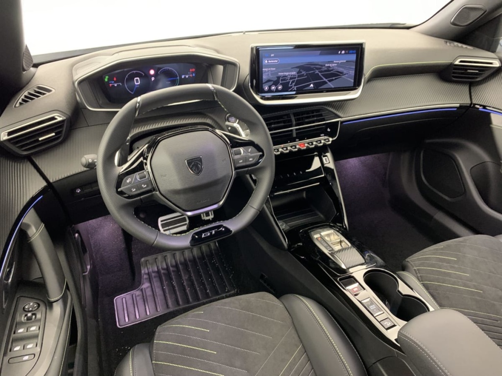 PEUGEOT 2008 Hybrid 145 e-DCS6 GT - ref: 1-337309 - Photo 14